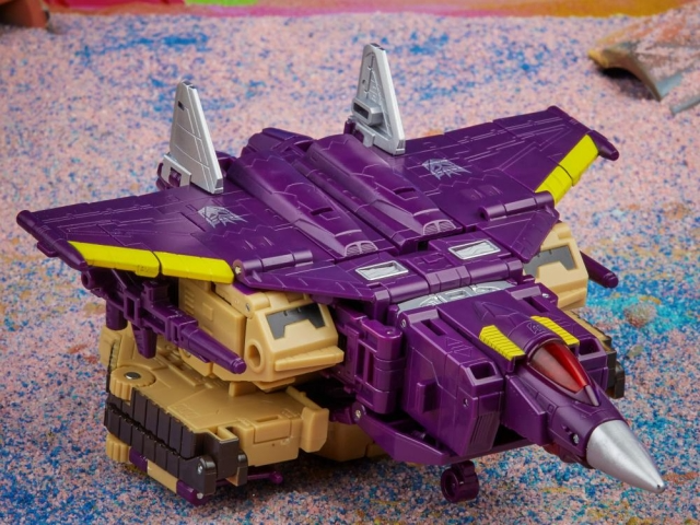 TRANSFORMERS GENERATIONS LEGACY BLITZWING LEGACY LEADER CLASS