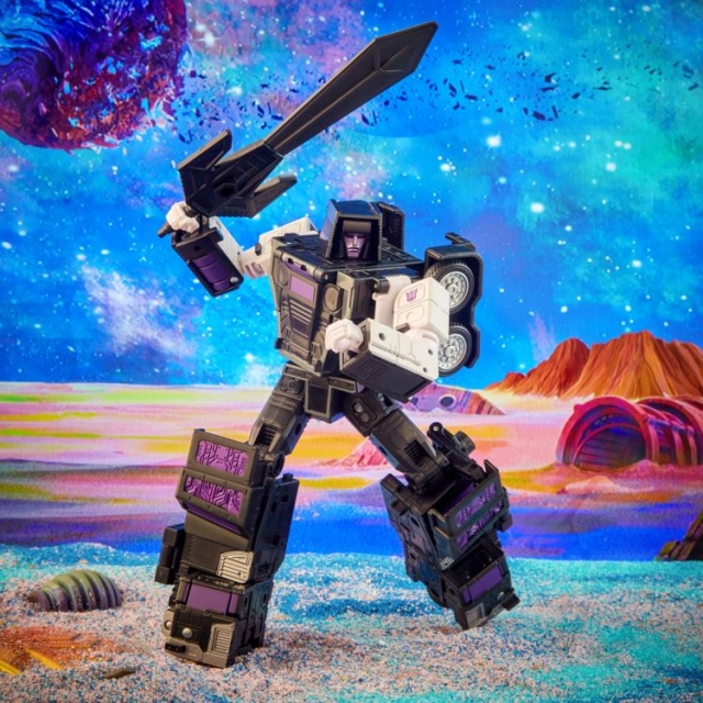 TRANSFORMERS GENERATIONS LEGACY MOTORMASTER LEGACY COMMANDER CLASS
