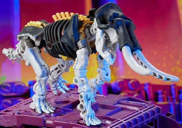 TRANSFORMERS GENERATIONS LEGACY WRECK N RULE COLLECTION G2 UNIVERSE LEADFOOT AND MASTERDOMINUS