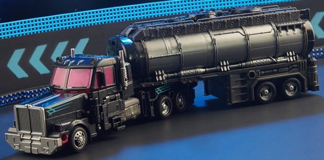 TRANSFORMERS GENERATIONS LEGACY LEADER ROBOTS IN DISGUISE 2000 UNIVERSE SCOURGE LEGACY LEADER CLASS