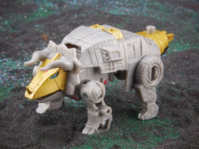 TRANSFORMERS: LEGACY EVOLUTION DINOBOT SLUG LEGACY CORE CLASS