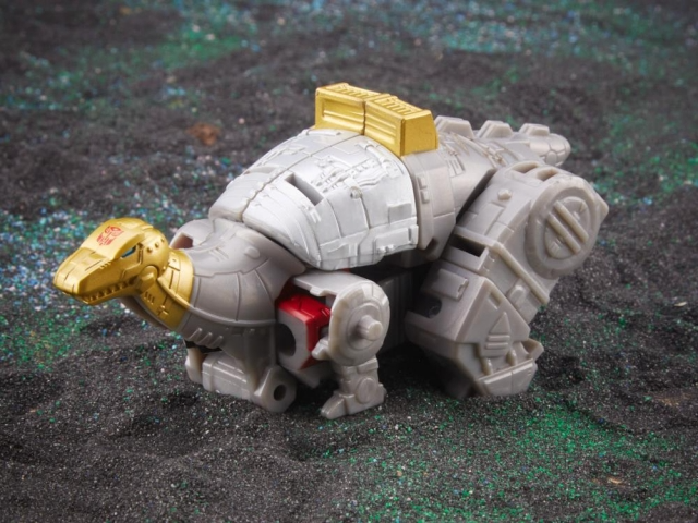 TRANSFORMERS: LEGACY EVOLUTION DINOBOT SLUDGE LEGACY CORE CLASS