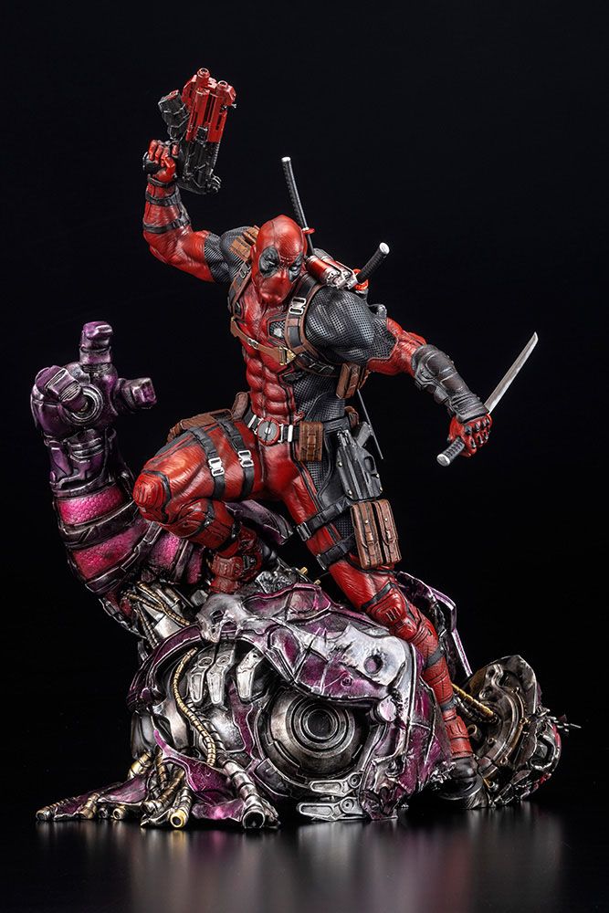 Marvel Fine Art Signature Series featuring the Kucharek Brothers Statue 1/6 Deadpool 36 cm