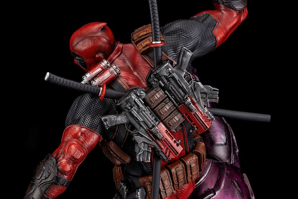 Marvel Fine Art Signature Series featuring the Kucharek Brothers Statue 1/6 Deadpool 36 cm