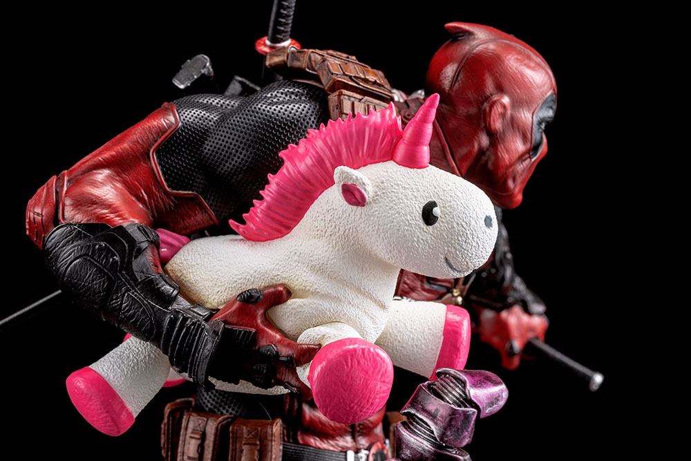 Marvel Fine Art Signature Series featuring the Kucharek Brothers Statue 1/6 Deadpool 36 cm